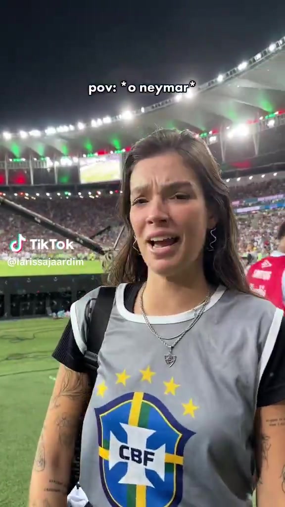 逆天內馬爾給女粉一個微笑女粉瞬間痛哭流涕
