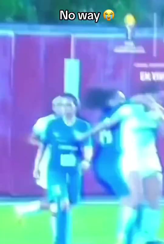 格斗場女足直接給了對方球員臉部一拳你還是打UFC去吧