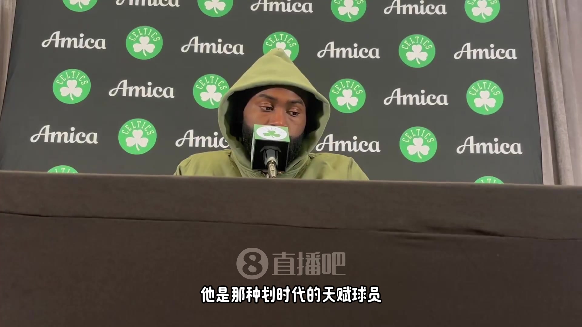 布朗東契奇是劃時代的天賦球員在進(jìn)攻端他是我最喜歡球員之一