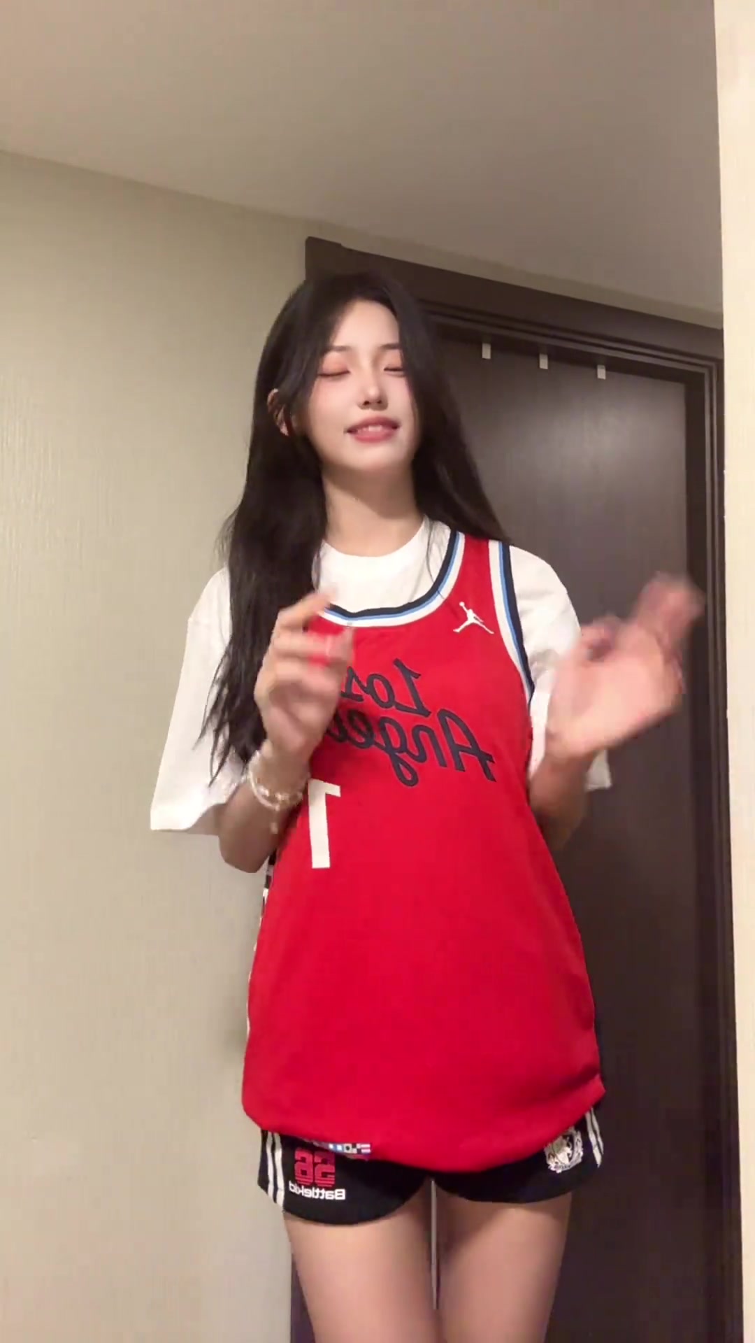 末節險些20分大逆轉女球迷身穿哈登球衣繼續沖呀