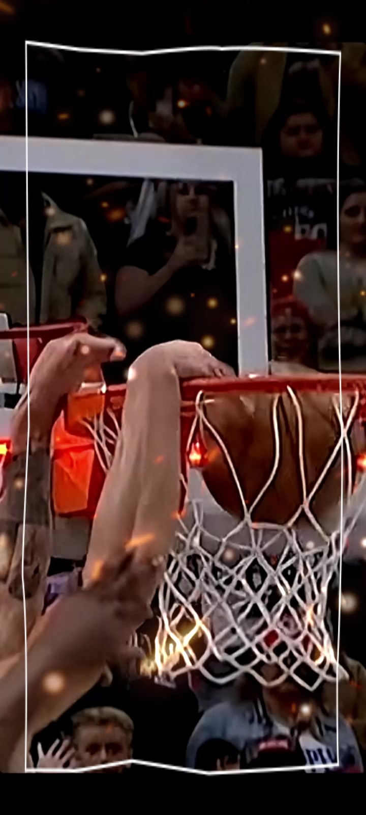 有球迷曬細節視頻不服NBA賽后公告這一幀燈亮但手還碰球啊