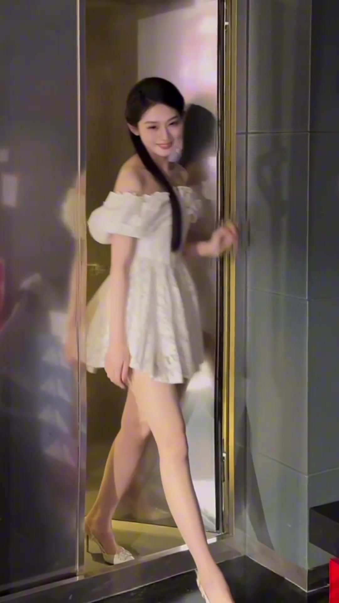 大長腿啊美女主播婧雯的變裝視頻另一個我