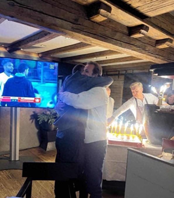 拜仁CEO贊凱恩奪冠力，祝賀球隊及孔帕尼教練組
