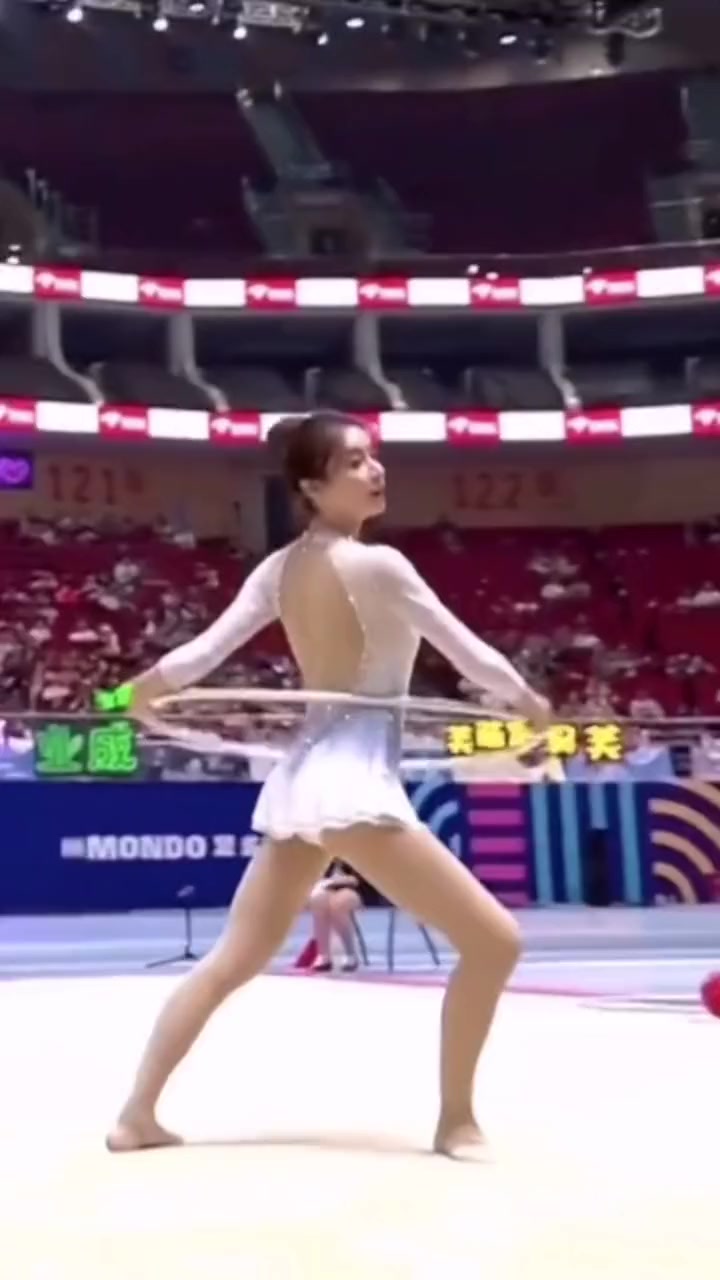 美娜穿上體操服無敵了最美女主播應該沒爭議吧