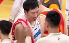 陳盈駿7連勝終結(jié)，表情嚴(yán)肅；周琦賽后與對(duì)手互動(dòng)。