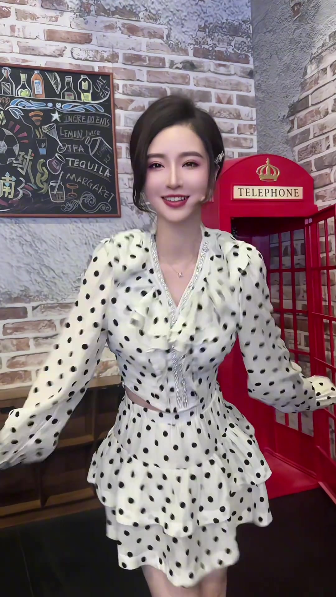 美女主播郭小仙兒沒有贊的話就再也不搖了