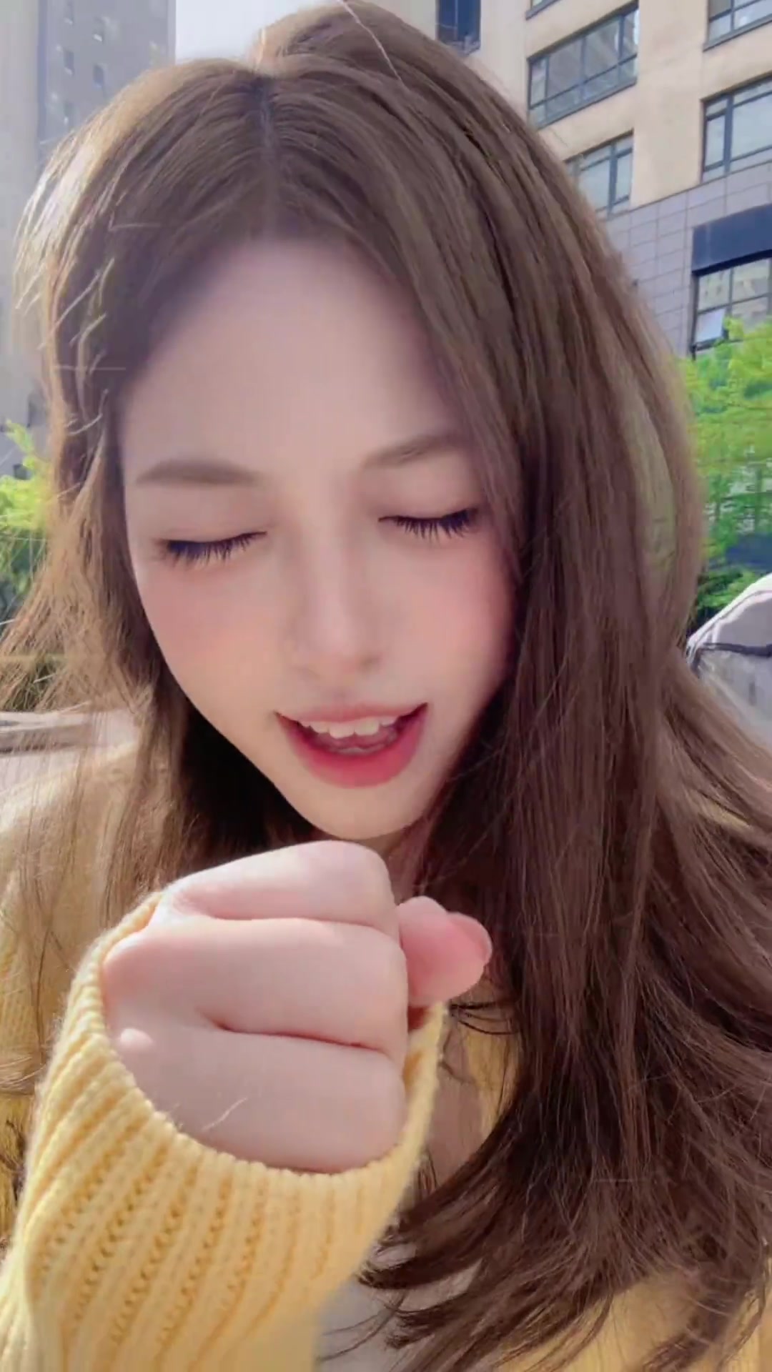休賽期的啦啦隊只能發發動態賣賣萌了