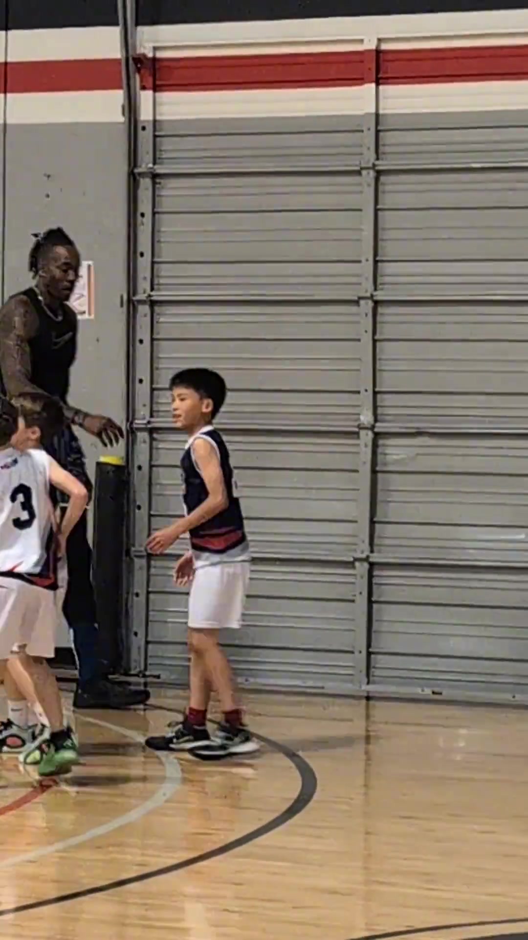 單換詹姆斯的男人前湖人中鋒霍華德都開始接小學生的單了