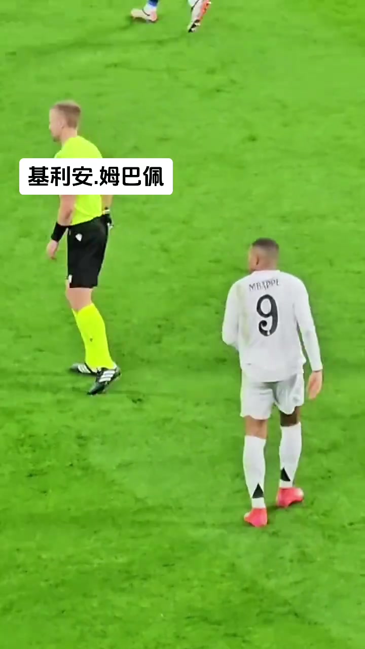 姆巴佩這脾氣是真好這球換個人可能早就急眼了吧