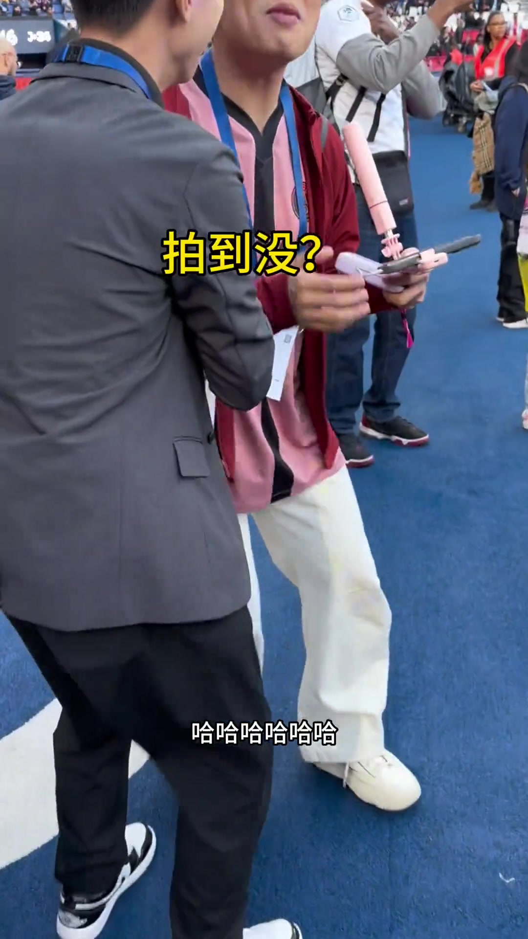 王楚淇觀看大巴黎訓練時被巴爾科拉抽了一腳現場直呼小心眼