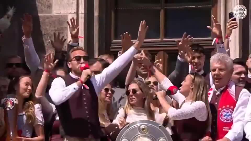凱恩奪冠，歡唱《Sweet Caroline》