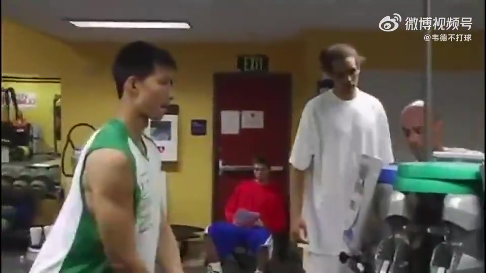 07年夏天易建聯為雄鹿試訓的視頻楊瀚森若有這手投籃就完美了
