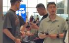 遼寧男籃赴京熱身賽，繼偉原帥領隊，小高攜名包同行。