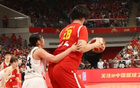 日本球員田中14號，偷掐張子宇頭發！宮魯鳴憤怒。