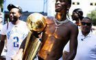 高溫狂歡，亞歷山大裸舉慶MVP！雷霆球迷呼聲震天！